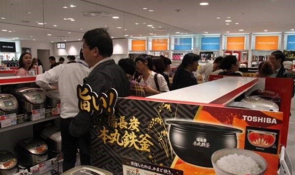 所有人出境游爆火这些事项要关注,出国旅行可以入境免税店购物吗