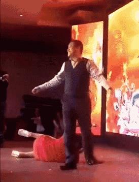 「要我参加这样的公司年会，我还不如辞职算了！」