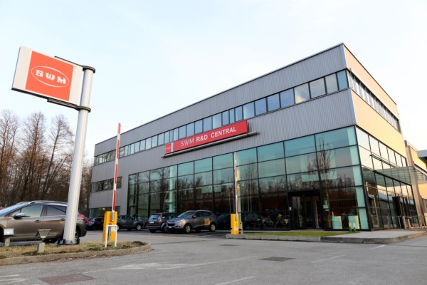 重庆斯威足球俱乐部比赛,斯威力帆重庆足球