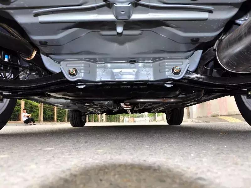 天津一汽保命神车！起价只要三万六，油耗两毛多，吊打悦翔自由舰