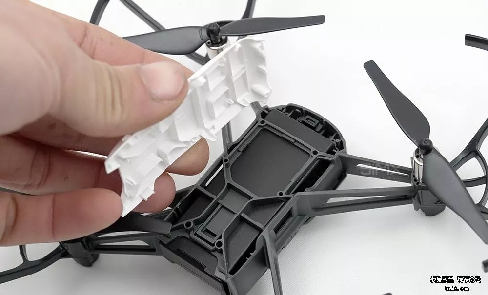 DJIIntel黑科技加身！睿炽科技699元无人机Tello有哪些看点？