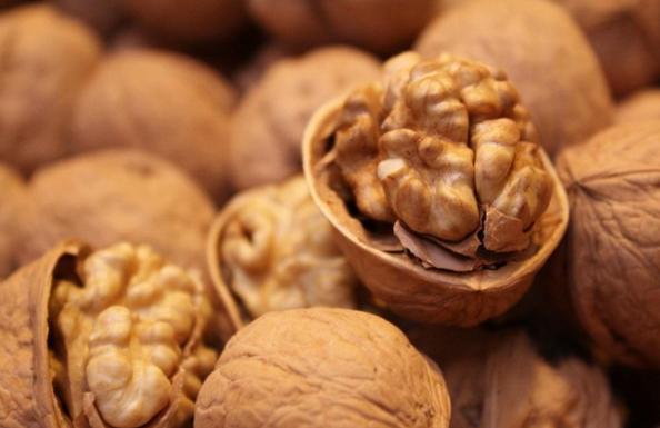 坚果每天吃一种还是混着吃,一口能吃到6种坚果的营养
