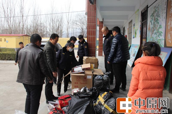 爱心志愿团走访慰问贫困家庭,爱心团队走访慰问困难群众