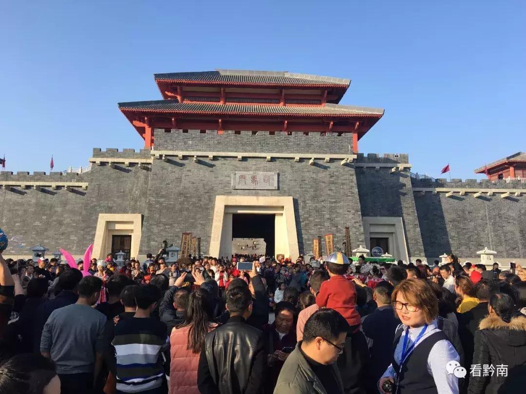 大年初一都匀哪里热闹,大年初一的现状