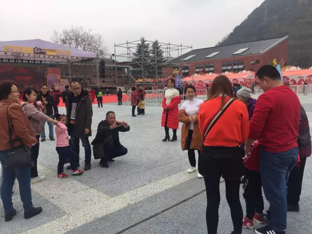 大年初一都匀哪里热闹,大年初一的现状