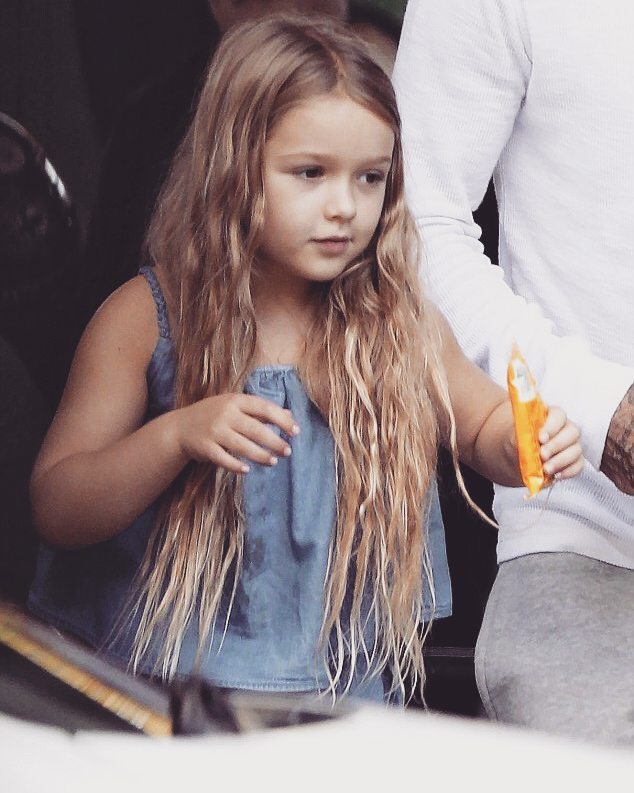 小七吐舌头动态视频,维多利亚小七完整视频