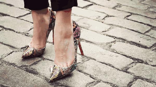 高跟鞋鞋尖划痕怎么修复,高跟鞋鞋面刮伤修复