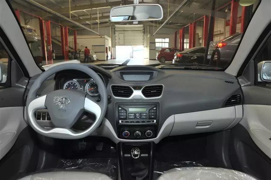 天津一汽保命神车！起价只要三万六，油耗两毛多，吊打悦翔自由舰