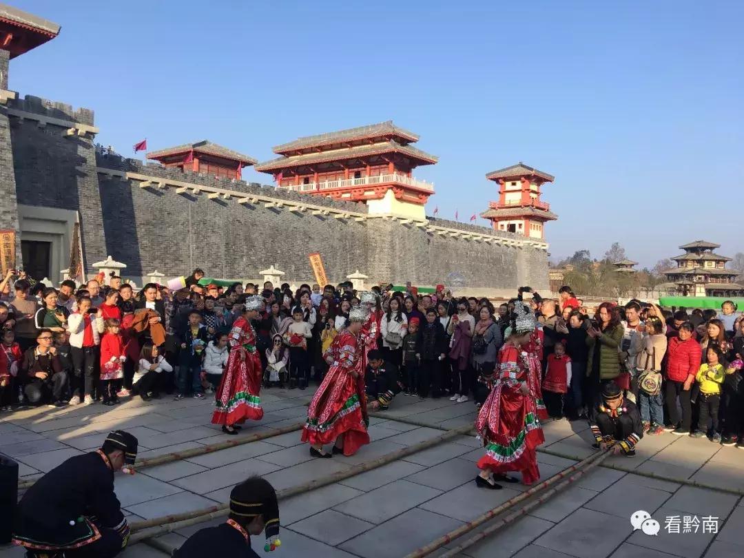 大年初一都匀哪里热闹,大年初一的现状