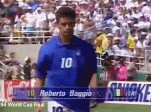 意大利忧郁王子巴乔点球,忧郁王子巴乔罚丢点球背影