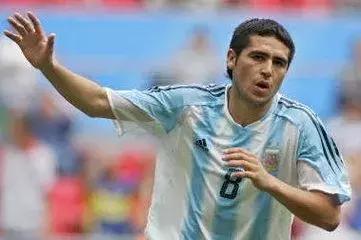 天下足球催泪文案c罗配乐,天下足球巴乔催泪文案