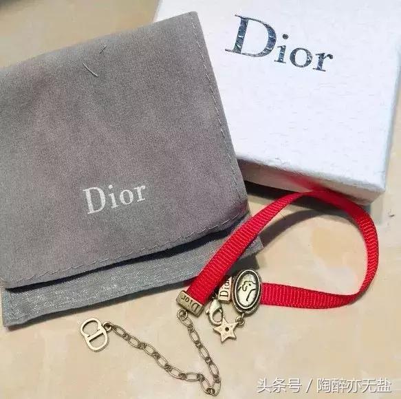 狗年新时尚，国际大牌为迎合中国市场，都出了些什么看不懂的时尚