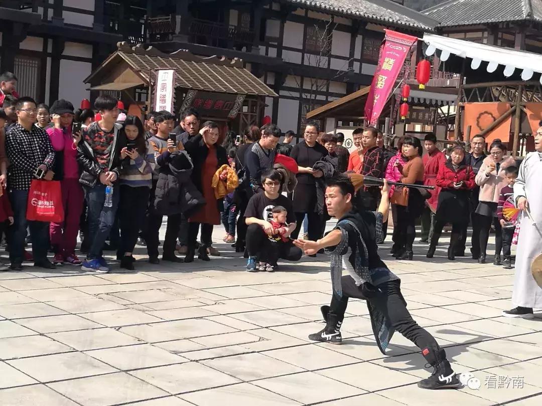 大年初一都匀哪里热闹,大年初一的现状