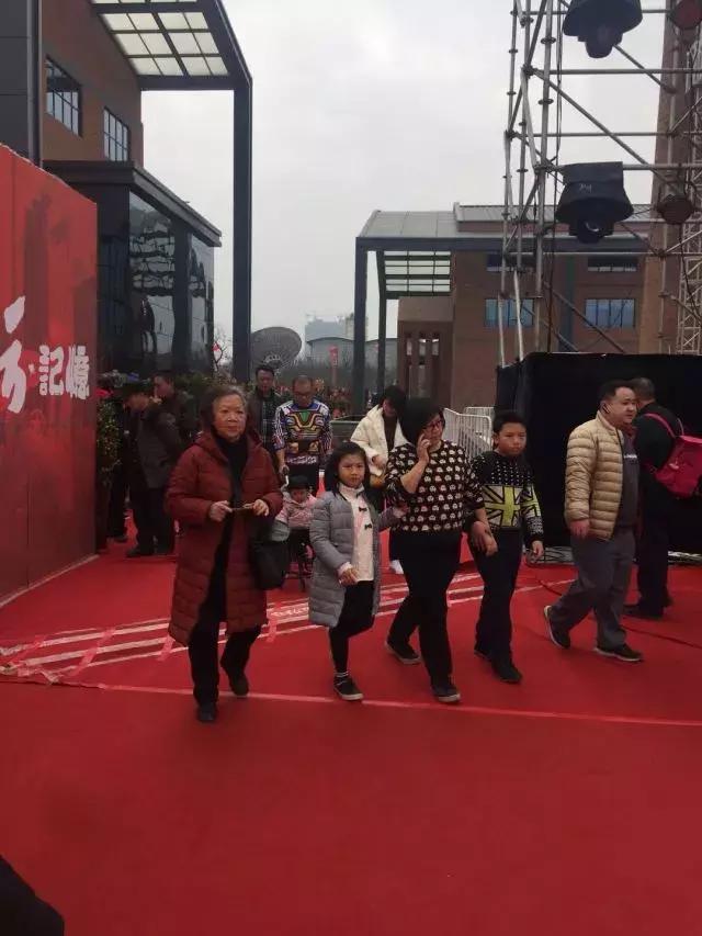 大年初一都匀哪里热闹,大年初一的现状