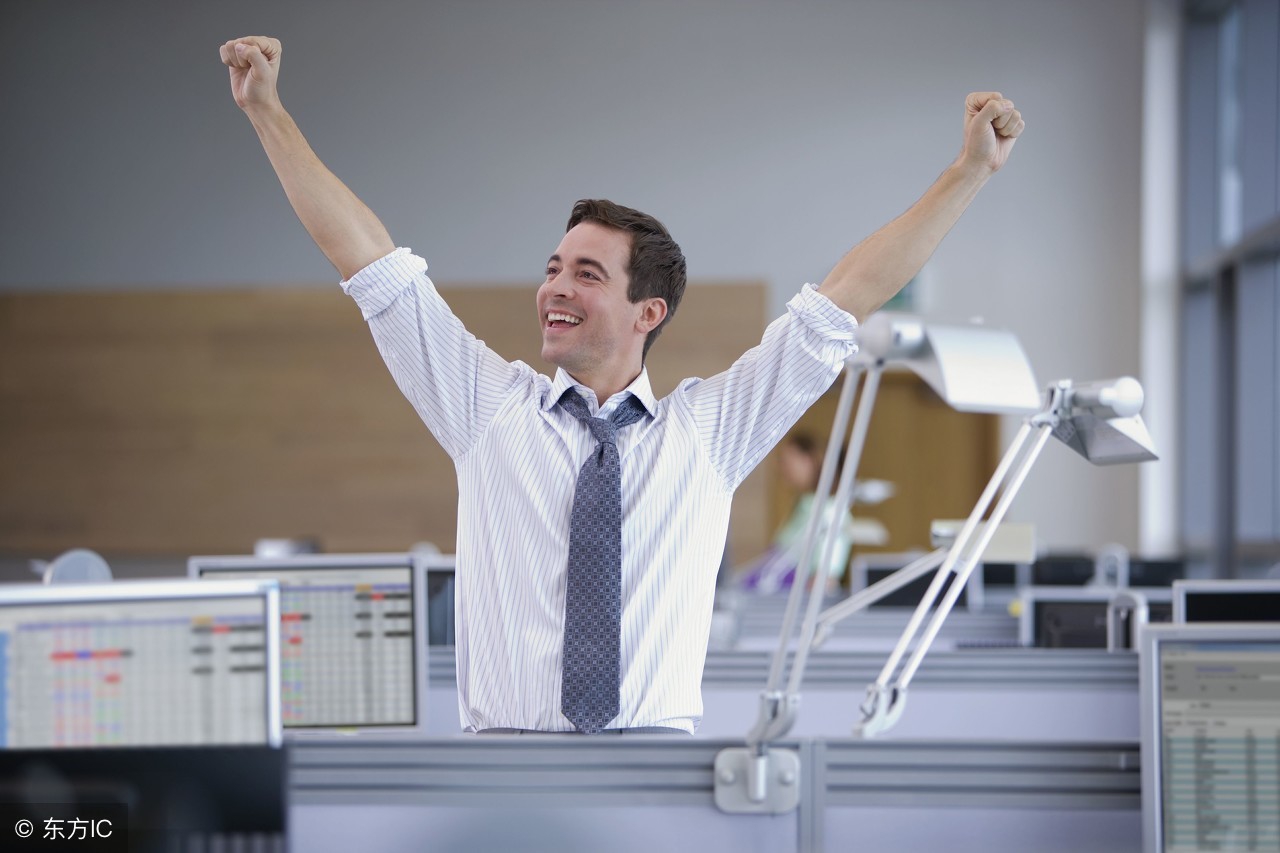 跟老板请假回家过年老板不批准,员工请假回家老板不发工资怎么办