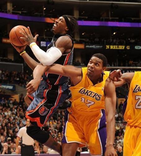 阿泰斯特一肘打通哈登任督二脉,nba最凶恶的五次犯规