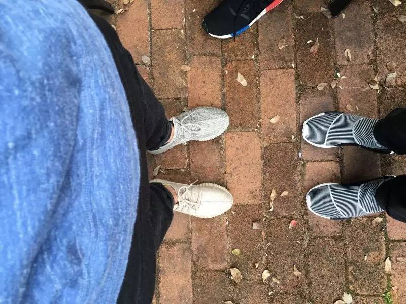 买过厂鞋，做过编辑，见证本土潮流变迁的他如今只留下这两色球鞋