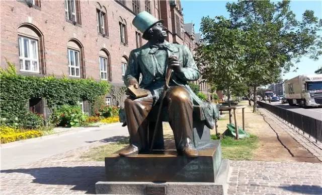 格调|我能想到最性感的画面，就是静*坐静**在那里，等帅哥美女驾到