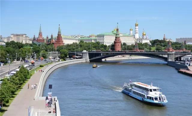 格调|我能想到最性感的画面，就是静*坐静**在那里，等帅哥美女驾到