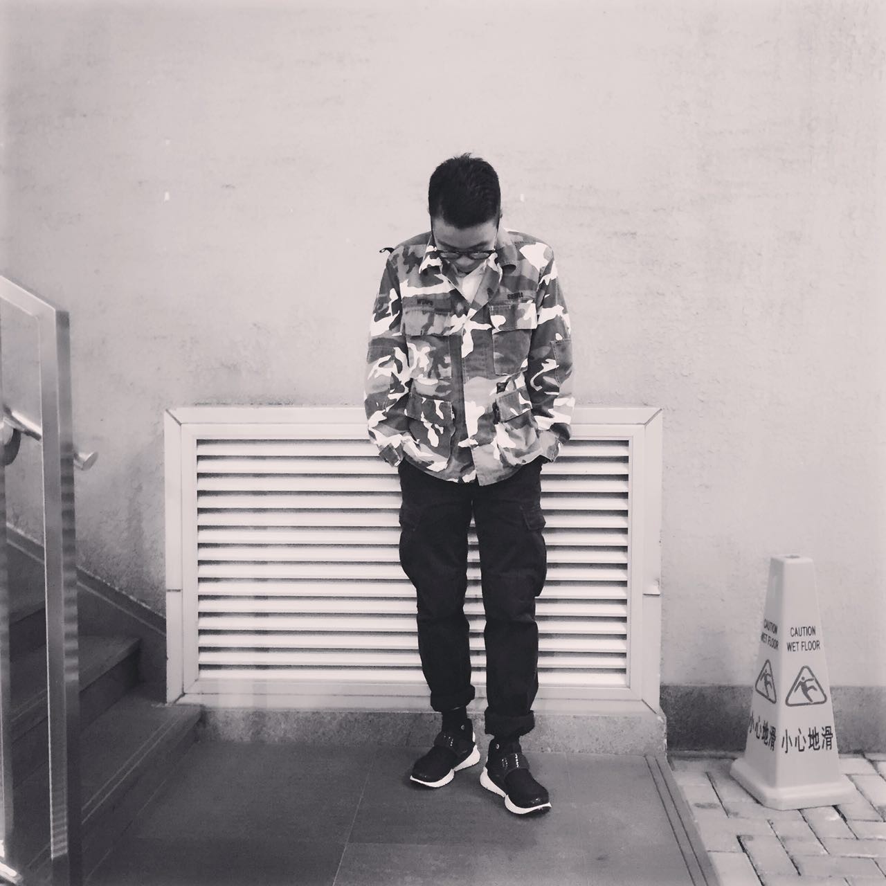 买过厂鞋，做过编辑，见证本土潮流变迁的他如今只留下这两色球鞋