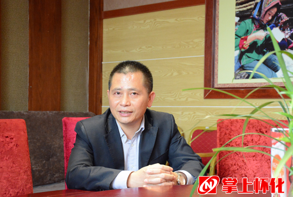 带领农民兄弟创业--记2015年湖南省劳模张松