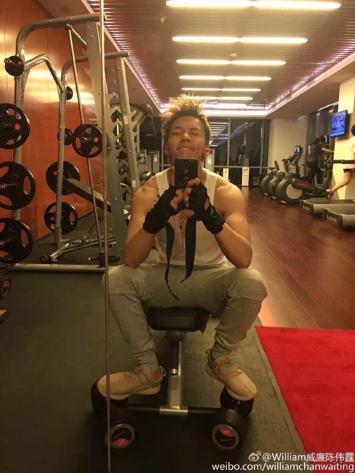 蕾哈娜、陈伟霆带红几百元球鞋，你会不会买账？