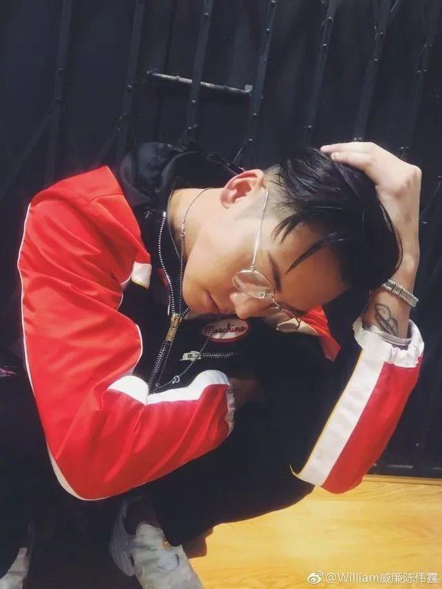 蕾哈娜、陈伟霆带红几百元球鞋，你会不会买账？