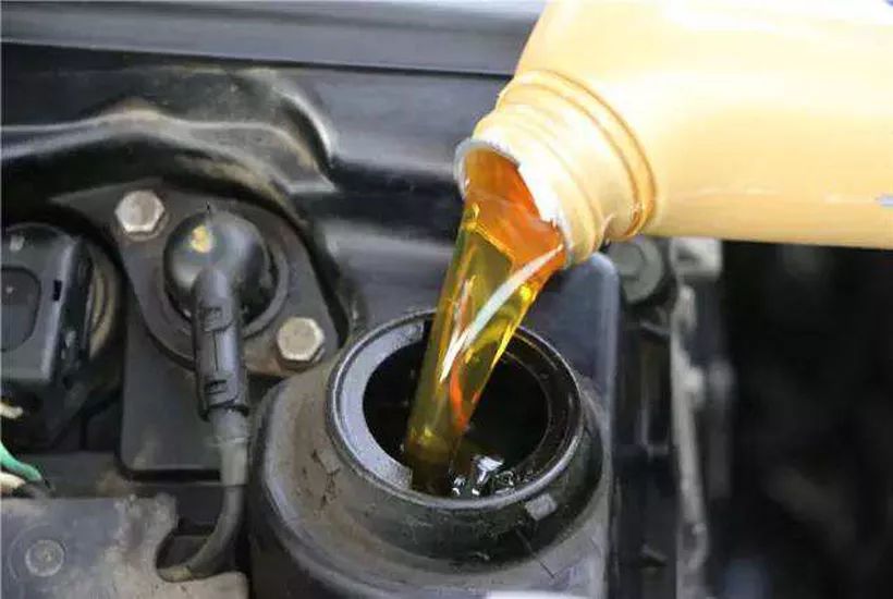 汽油车不谨慎加了四升柴油怎么办,汽油车加了柴油跑了100公里会怎样