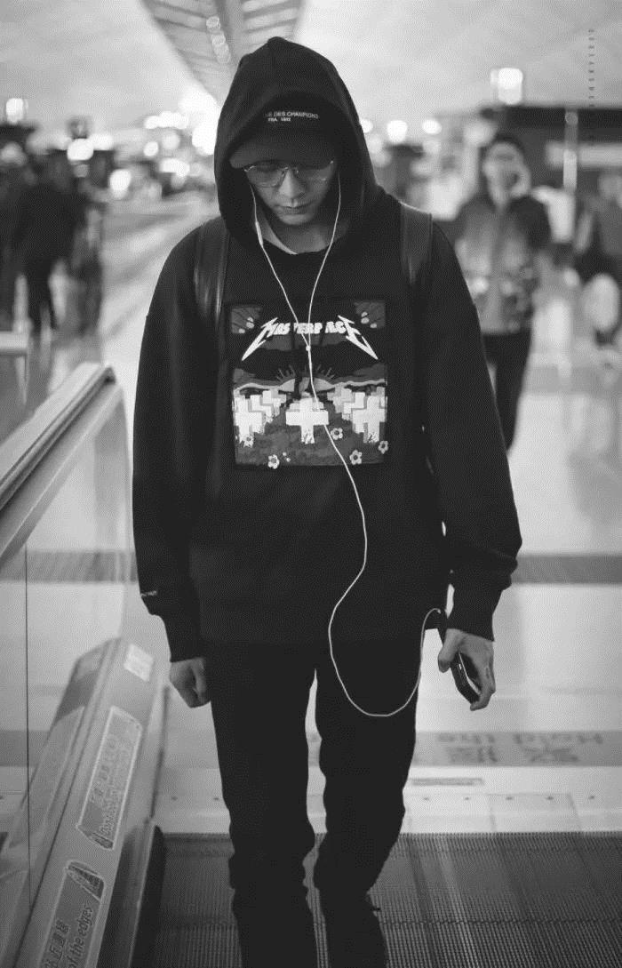 蕾哈娜、陈伟霆带红几百元球鞋，你会不会买账？