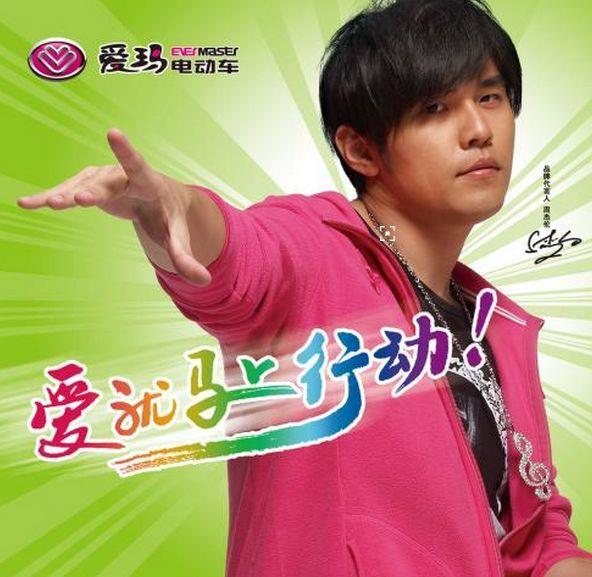 蕾哈娜、陈伟霆带红几百元球鞋，你会不会买账？