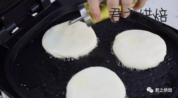 动手自己做美食肉饼看着就有食欲,适合老人吃的肉饼的做法