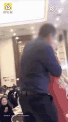 喜公公亲吻儿媳，到底是“传统”还是陋习？