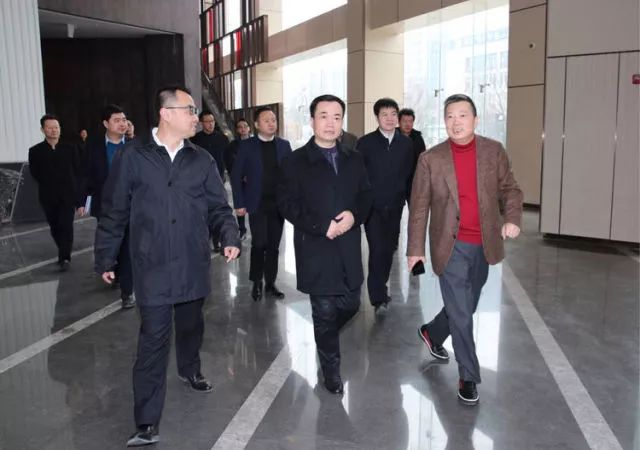 ”店小二“上门服务啦！李毅到迈科商业中心调研