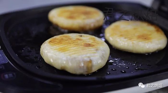 动手自己做美食肉饼看着就有食欲,适合老人吃的肉饼的做法