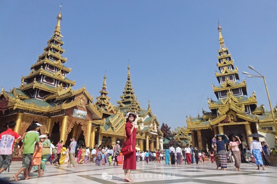 万千佛塔卧夕烟，十里浮屠一望间