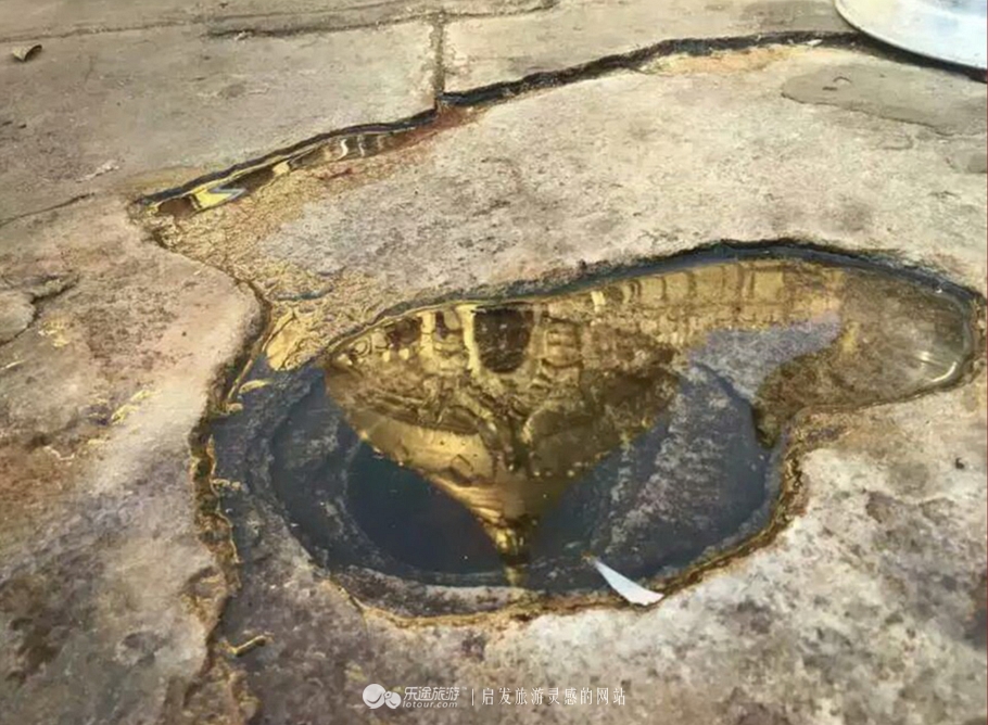 万千佛塔卧夕烟，十里浮屠一望间