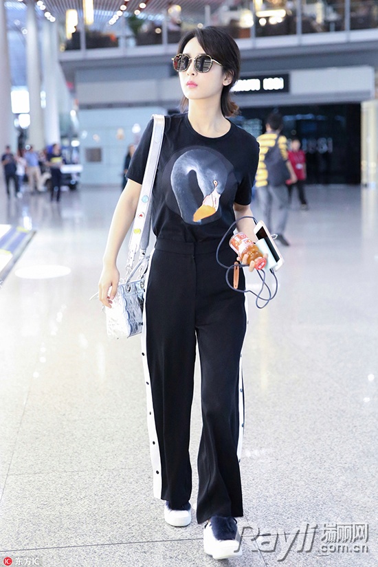 杨紫冬季穿什么裤子,杨紫穿直筒裤