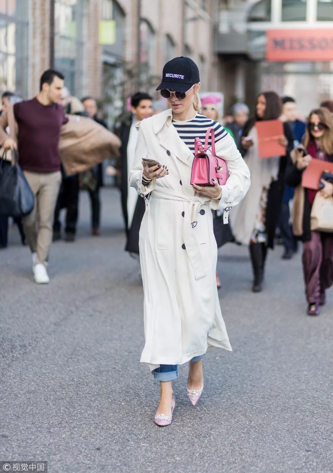 迪丽热巴宋茜西装look,热巴穿搭日常黑色棒球帽