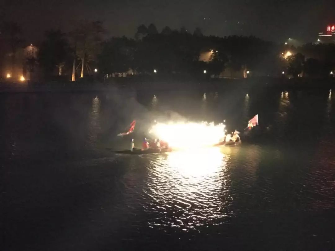 美爆了广州小蛮腰夜景,美爆了的紫色烟花