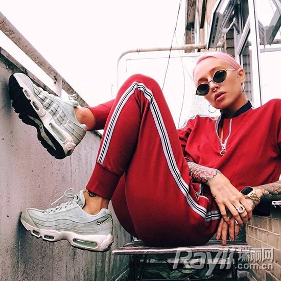 杨紫冬季穿什么裤子,杨紫穿直筒裤