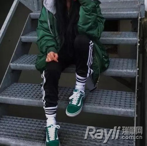 杨紫冬季穿什么裤子,杨紫穿直筒裤