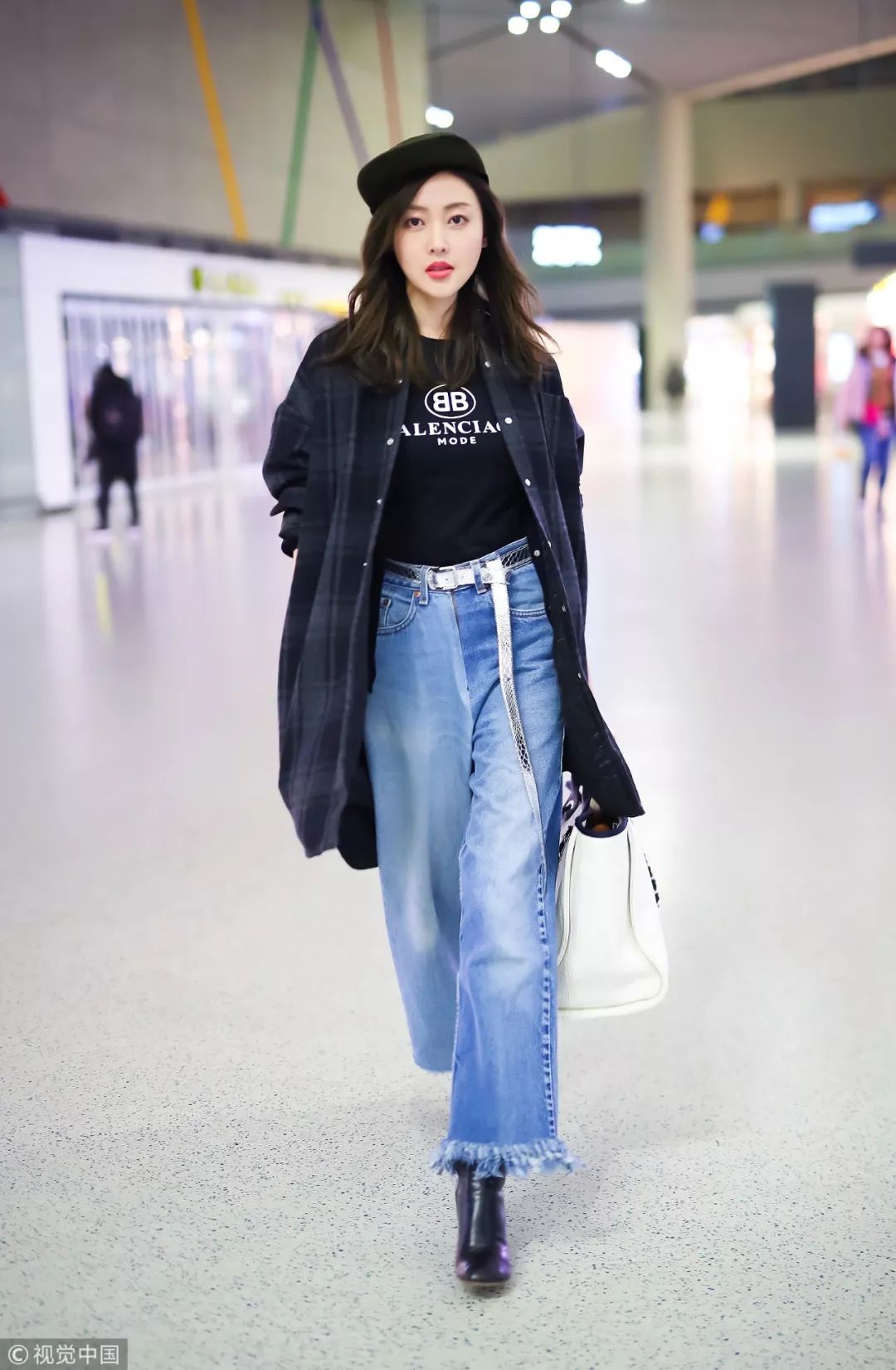 迪丽热巴宋茜西装look,热巴穿搭日常黑色棒球帽