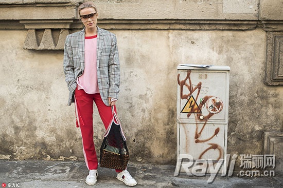 杨紫冬季穿什么裤子,杨紫穿直筒裤