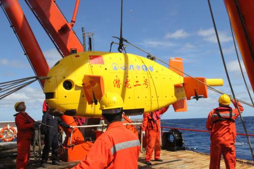 “潜龙二号”开年首潜引关注，鳍源科技领跑消费级水下机器人行业