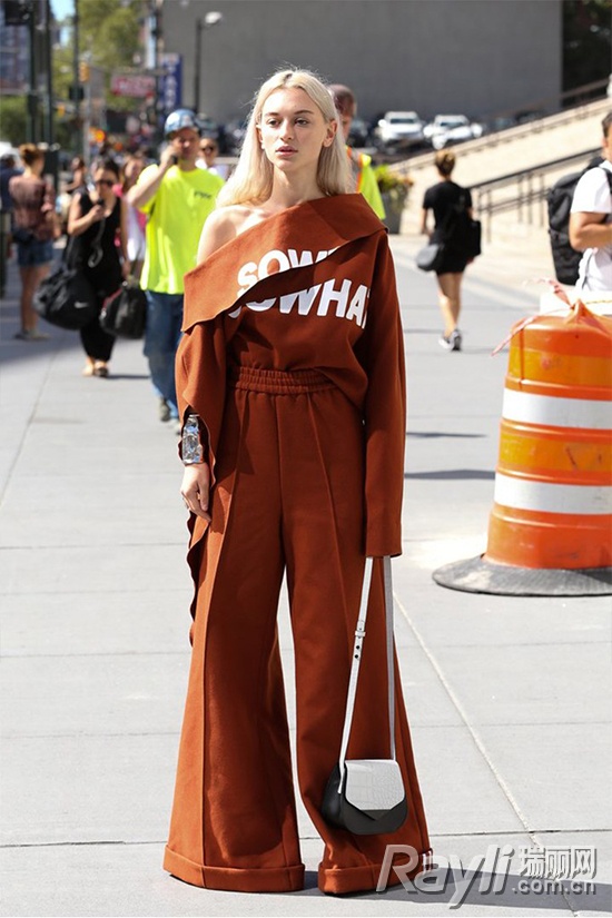 杨紫冬季穿什么裤子,杨紫穿直筒裤