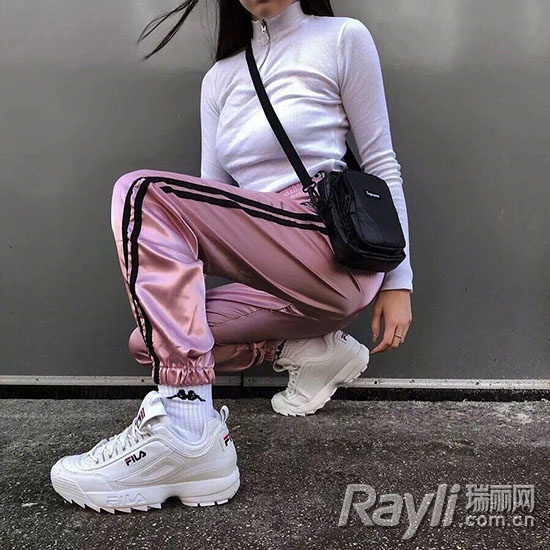 杨紫冬季穿什么裤子,杨紫穿直筒裤