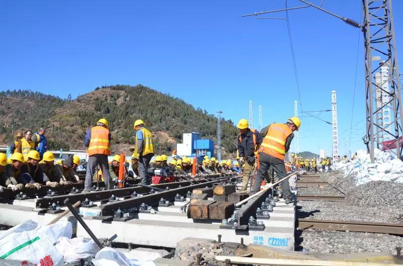 昆明到大理动车途经哪三站,昆明到大理的动车大理站