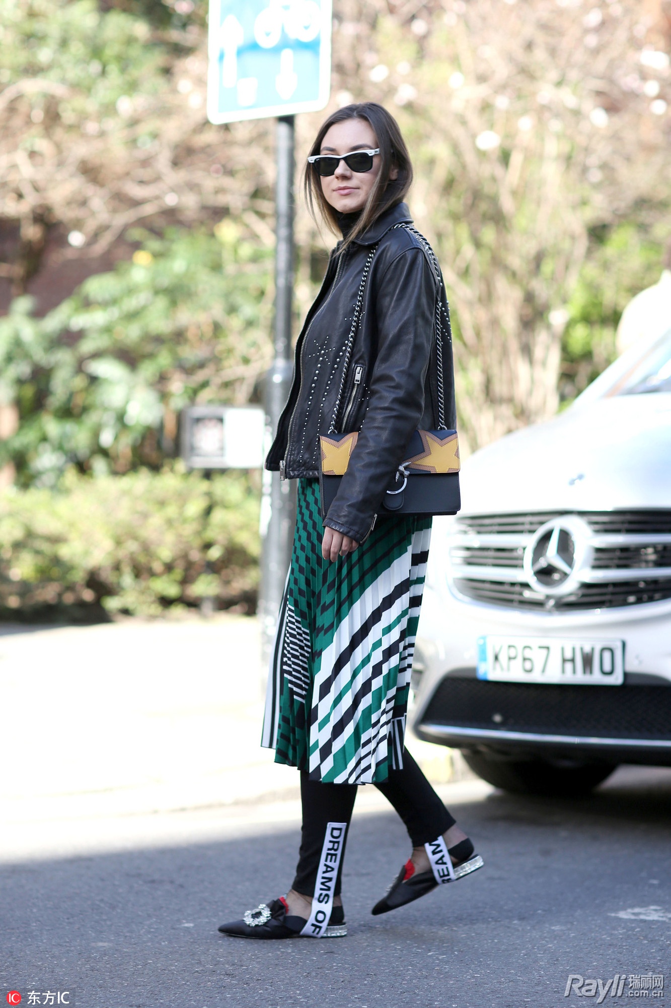 白色小香风外套可以搭配百褶裙吗,百褶裙的三种不同穿搭