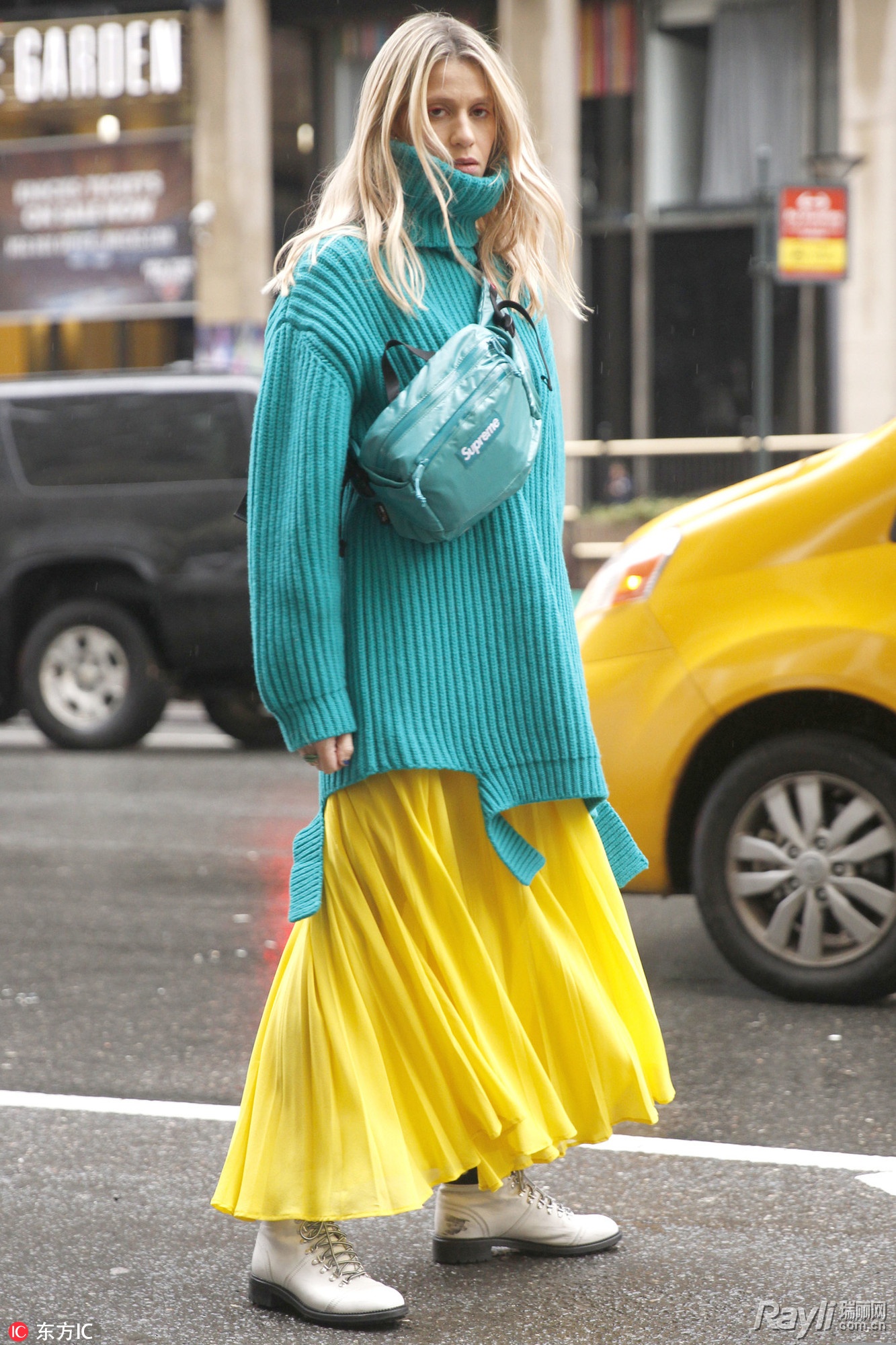 白色小香风外套可以搭配百褶裙吗,百褶裙的三种不同穿搭