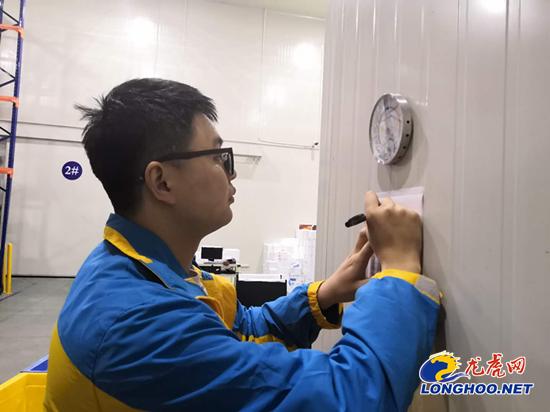 90后冷链仓站长：既当“谈判专家”又是“电气工程师”